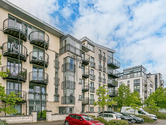 2 Bedroom Flat For Sale In Colonsay Way, Edinburgh, EH5