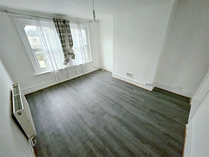 3 Bedroom Flat To Rent In Gilmore Road, Lewisham, London, SE13