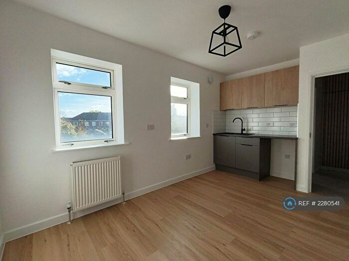 2 Bedroom Maisonette To Rent In Kingsway, Bristol, BS34