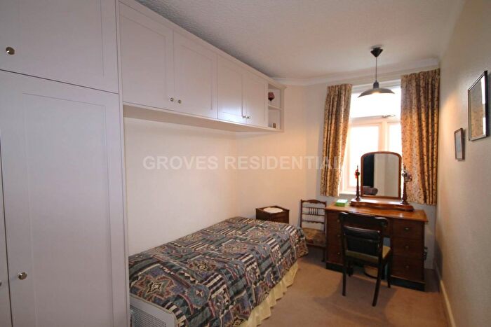 3 Bedroom End Of Terrace House For Sale In Beaconsfield Road, New Malden, KT3