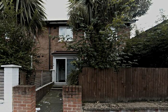 4 Bedroom Terraced House To Rent In Sandmere Road, London, SW4