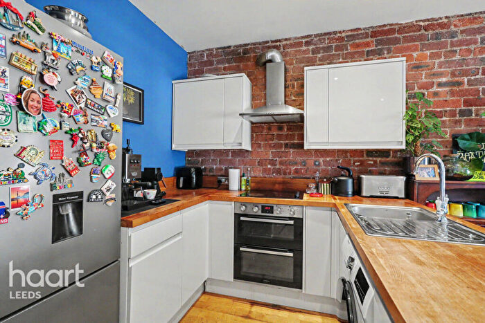 2 Bedroom Flat For Sale In Kirkgate, Leeds, LS2