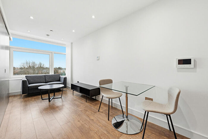 1 Bedroom Flat To Rent In Ewell Road, Surbiton, Kingston Upon Thames, KT6