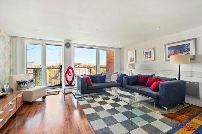 3 Bedroom Flat To Rent In Holland Gardens, London, TW8