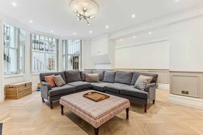 2 Bedroom Flat To Rent In Cornwall Gardens, South Kensington, SW7