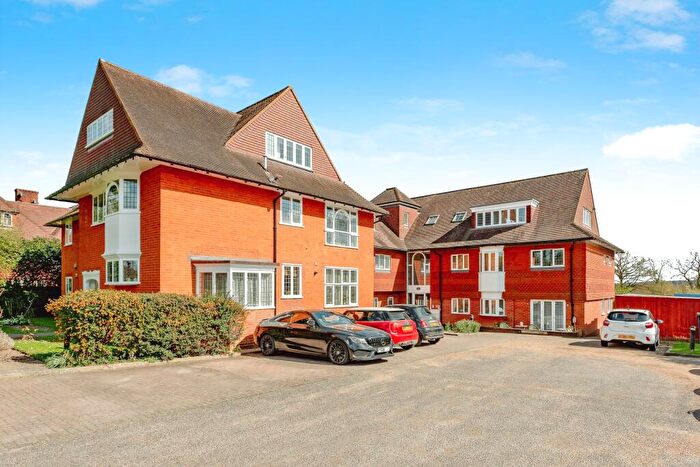 2 Bedroom Flat For Sale In London Road South, Redhill, RH1