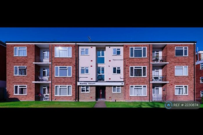 2 Bedroom Flat To Rent In Bailey Court, Highams Park, E4