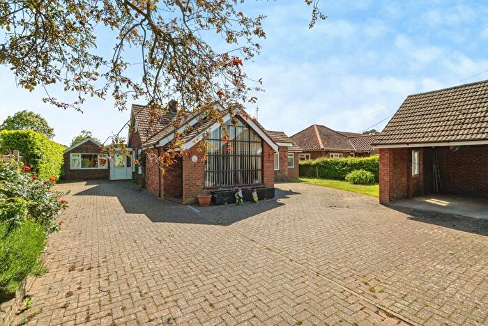 3 Bedroom Bungalow For Sale In Norwich Road, Ludham, Great Yarmouth, Norfolk, NR29