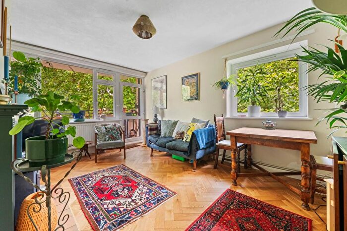 3 Bedroom Flat For Sale In Highbury New Park, London, N5