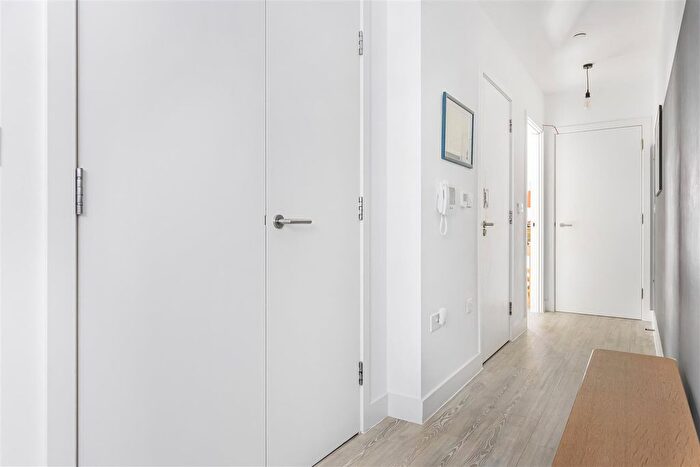 1 Bedroom Flat For Sale In Beames Road, London, NW10