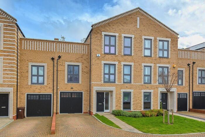 4 Bedroom Town House To Rent In Vickers Grove, Kings Hill, ME19