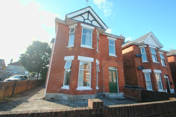 6 Bedroom Detached House To Rent In Student House On Stanfield Road, BH9