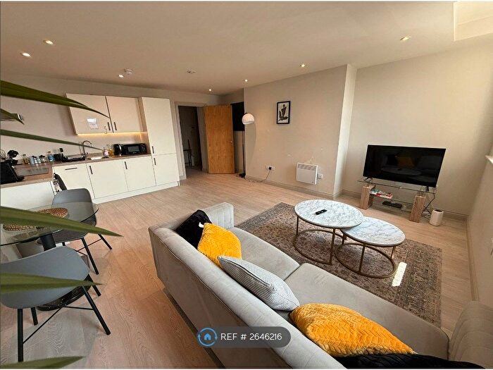 1 Bedroom Flat To Rent In Centenary House, Leeds, LS2