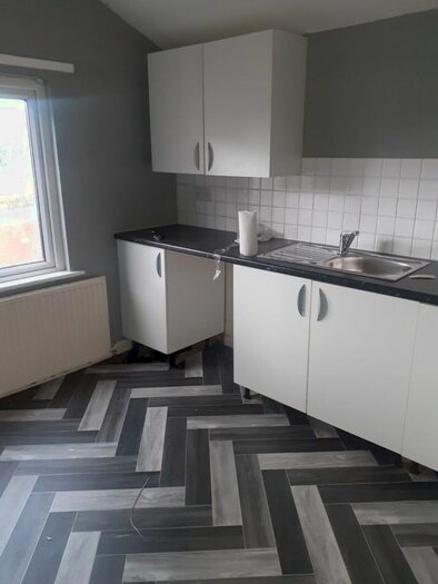 2 Bedroom Flat To Rent In The Crescent, Doncaster, Edlington, DN12