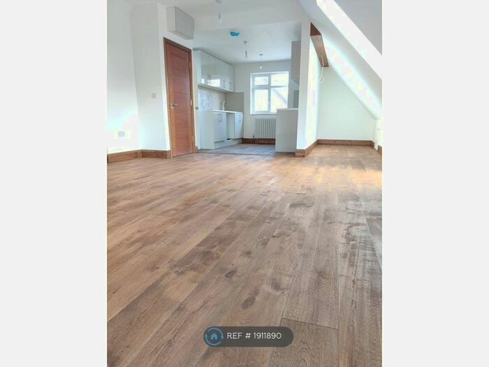 1 Bedroom Flat To Rent In Lyndhurst Avenue, London, NW7