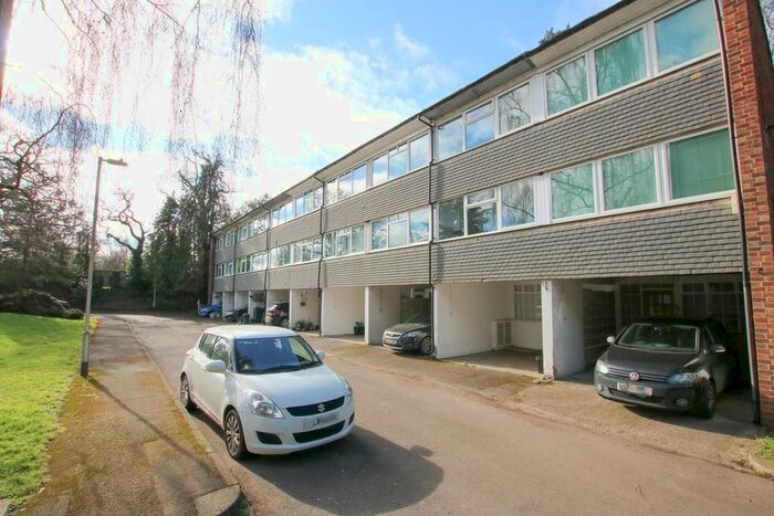 3 Bedroom Town House To Rent In Mill Close, Wokingham, RG41