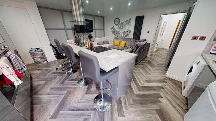 6 Bedroom House To Rent In Warwards Lane, Selly Oak, B29