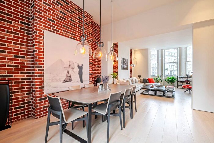 3 Bedroom Maisonette For Sale In Stanley Crescent, Notting Hill, London, W11