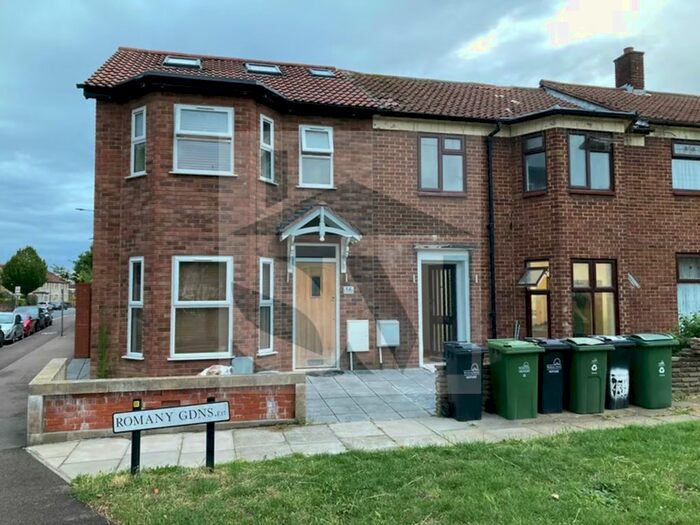 5 Bedroom Detached House To Rent In Romany Gardens, London, E17