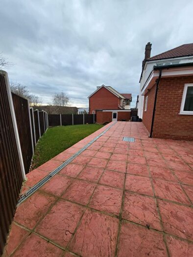 5 Bedroom Semi-Detached House To Rent In Highfield Close, London, NW9