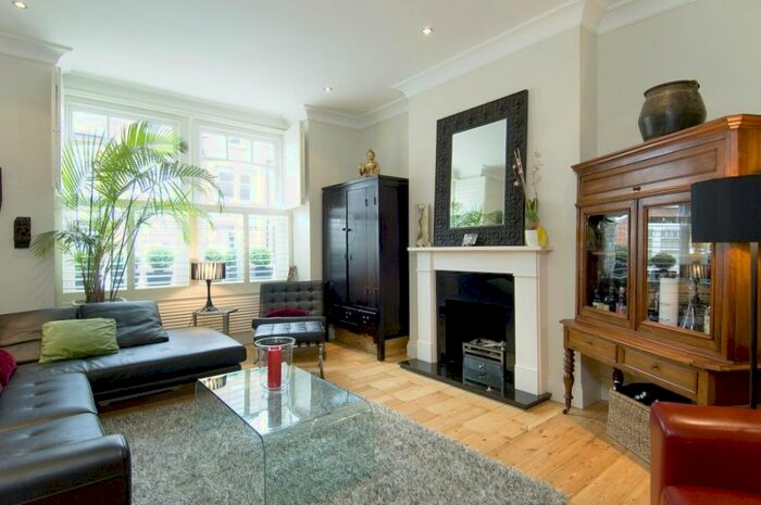 3 Bedroom Flat To Rent In Bisham Gardens, Highgate Village, N6