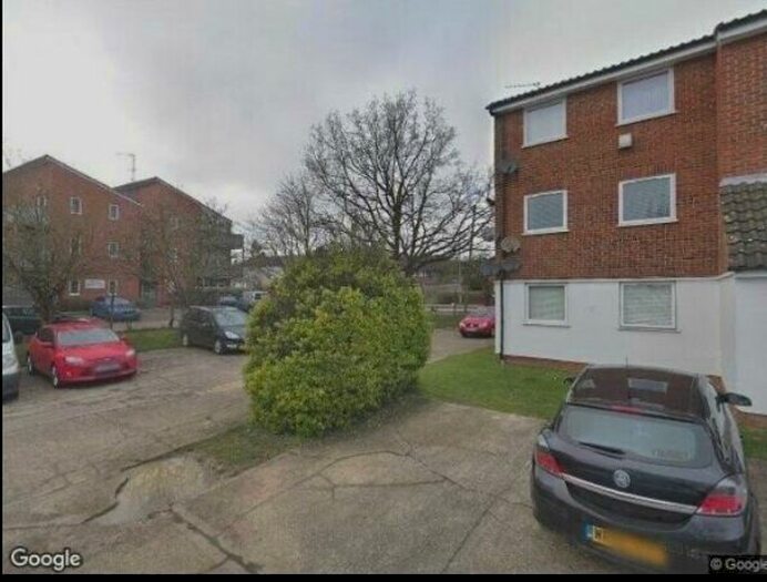 2 Bedroom Flat To Rent In Droveway, Loughton IG10