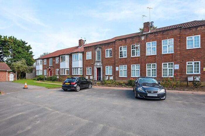 2 Bedroom Flat To Rent In The Grange, (), Whetstone, N20