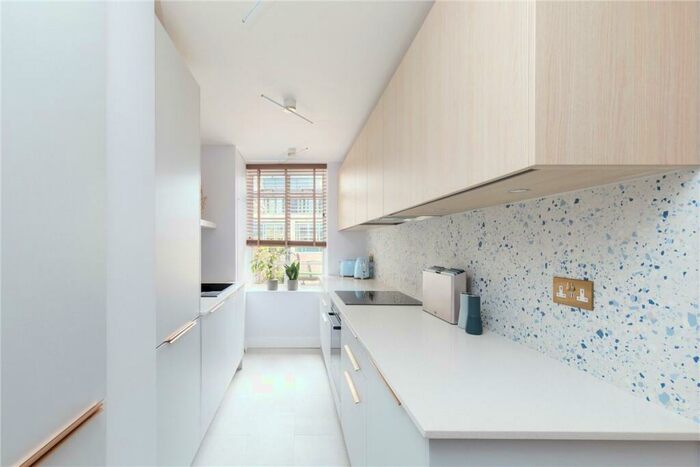 3 Bedroom Apartment To Rent In Gloucester Place, Marylebone, London, NW1