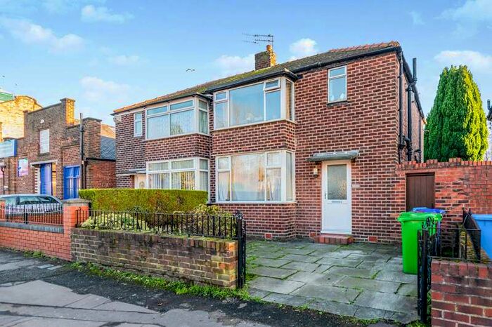 4 Bedroom Semi-Detached House To Rent In Ladybarn Lane, Fallowfield, M14