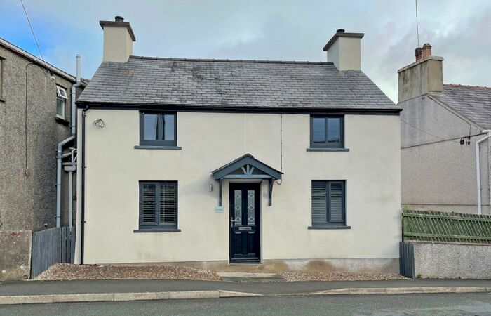 2 Bedroom Link Detached House For Sale In Waunfawr, Caernarfon, Gwynedd, LL55