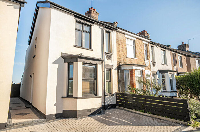 3 Bedroom Semi-Detached House For Sale In Homesdale Road, Bromley, BR2