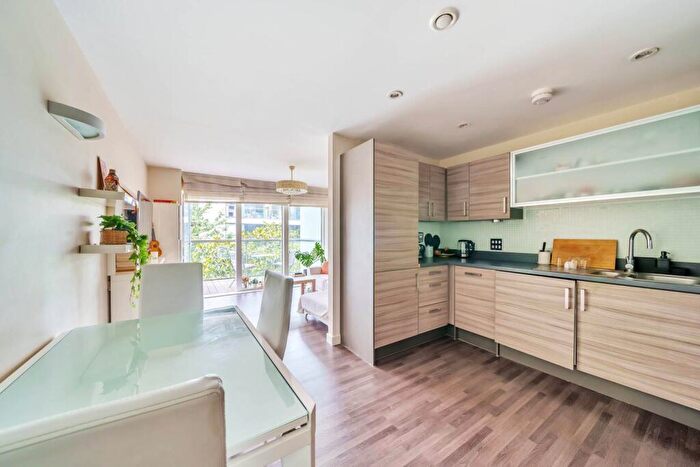 2 Bedroom Flat To Rent In Dance Square, Clerkenwell, London, EC1V