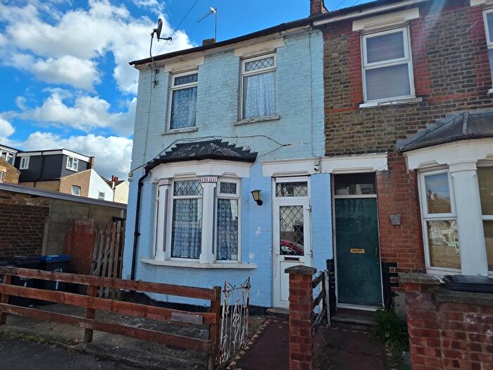 3 Bedroom Terraced House For Sale In Wentworth Road, Croydon, CR0