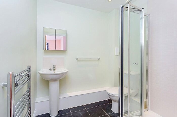3 Bedroom Flat To Rent In Charcot Road, London, NW9