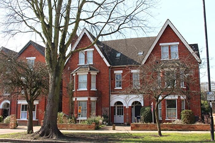 1 Bedroom Flat To Rent In De Parys Avenue, Bedford, MK40