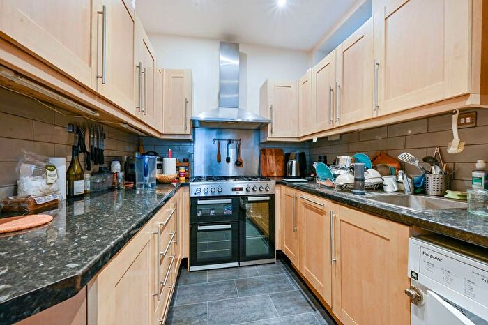 2 Bedroom Flat For Sale In Gordon Road, Ealing, London, W5