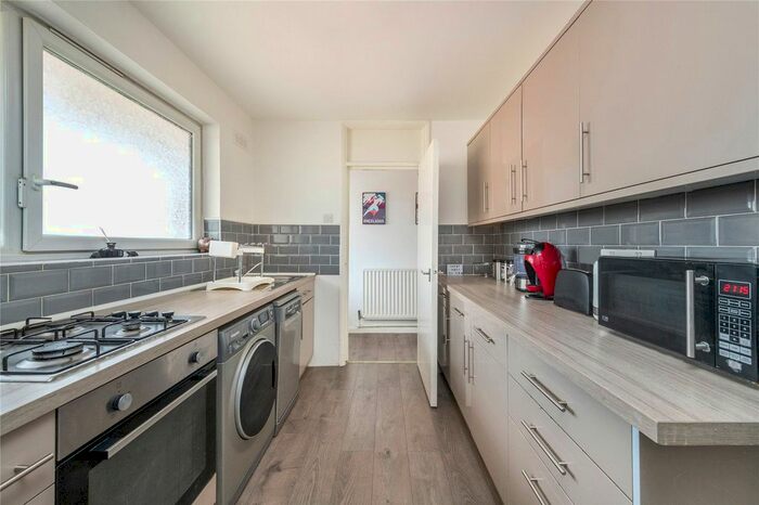 2 Bedroom Flat To Rent In Clarence Lane, Roehampton, SW15