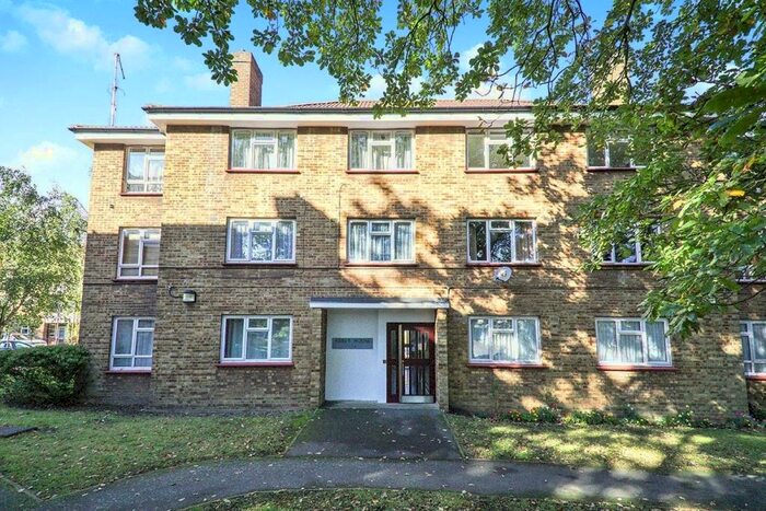 3 Bedroom Flat To Rent In New Road, London, SE2