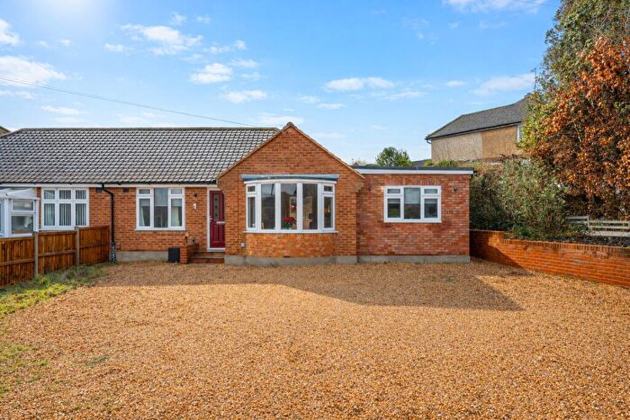 3 Bedroom Bungalow For Sale In Castle Rise, Wheathampstead, St. Albans, Hertfordshire, AL4