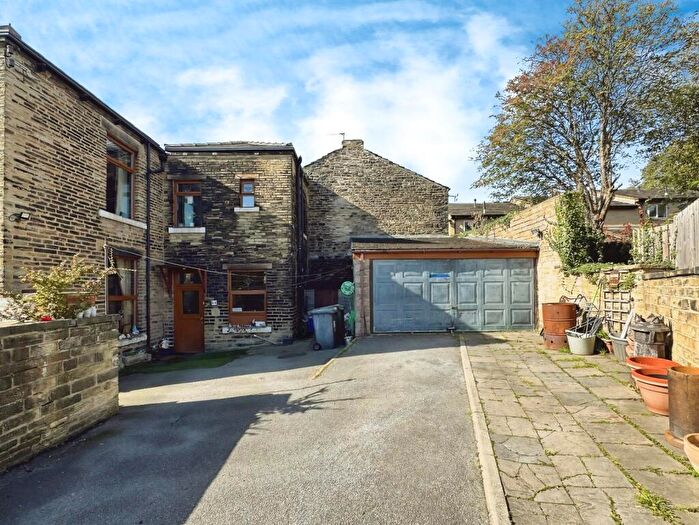 4 Bedroom Detached House For Sale In Westgate, Cleckheaton, BD19