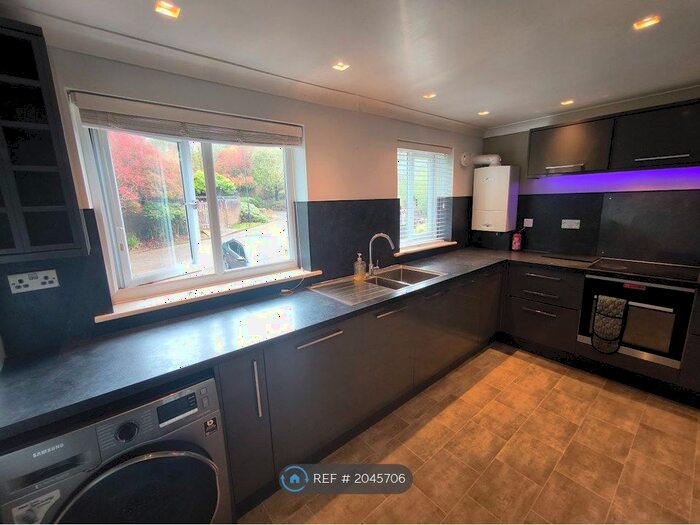 2 Bedroom Maisonette To Rent In Cotton Walk, Crawley, RH11