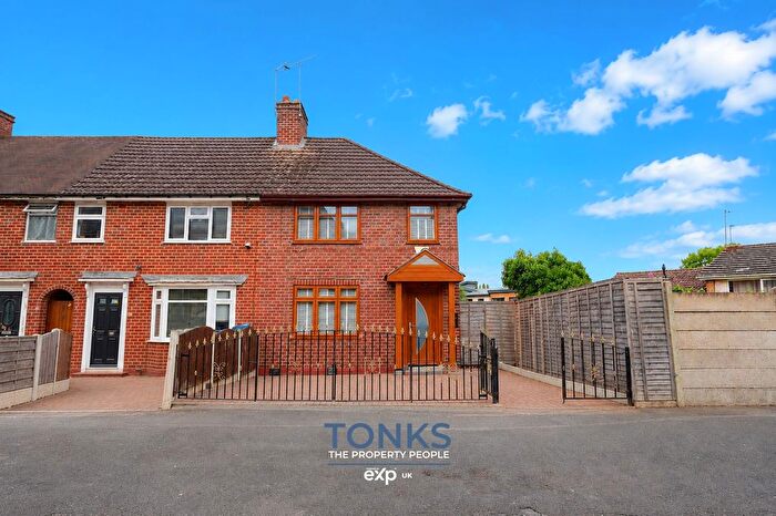 3 Bedroom Semi-Detached House For Sale In Bodenham Road, Oldbury, B68