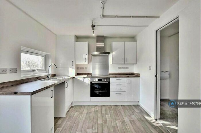 2 Bedroom Flat To Rent In Princess Mary Avenue, Gillingham, ME4