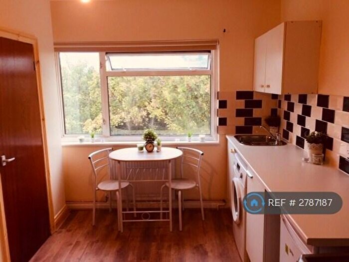 Studio To Rent In Belmont Road, London, N15