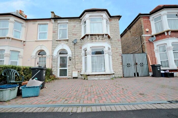 4 Bedroom Property To Rent In Cambridge Road, Ilford IG3