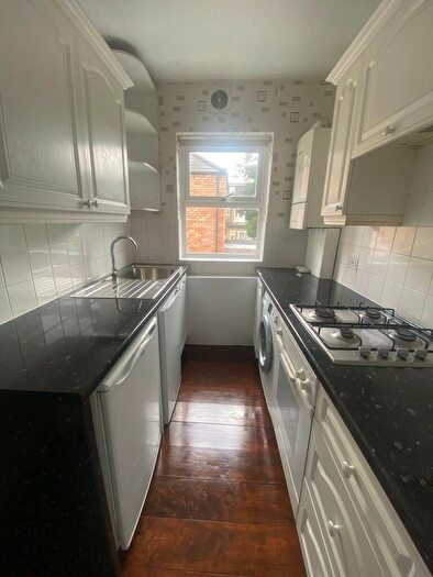2 Bedroom Maisonette To Rent In Goring Road, London, N11