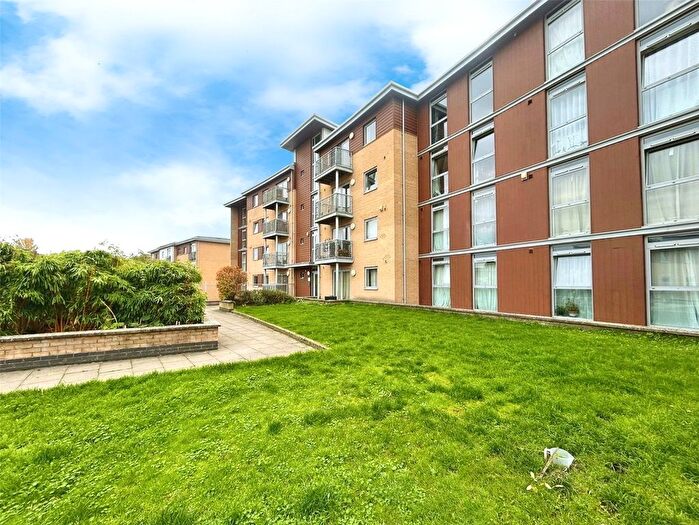 2 Bedroom Flat For Sale In Kelvin Gate, Bracknell, Berkshire, RG12