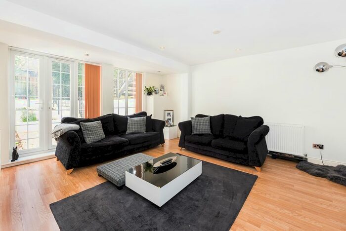2 Bedroom Flat To Rent In Fassett Road, Kingston Upon Thames, KT1