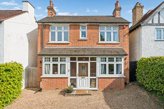 4 Bedroom Detached House For Sale In Rickmansworth Lane, Chalfont St. Peter, Gerrards Cross, Buckinghamshire, SL9