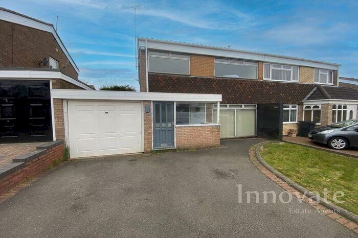 3 Bedroom Semi-Detached House To Rent In Fulwood Avenue, Halesowen, B62